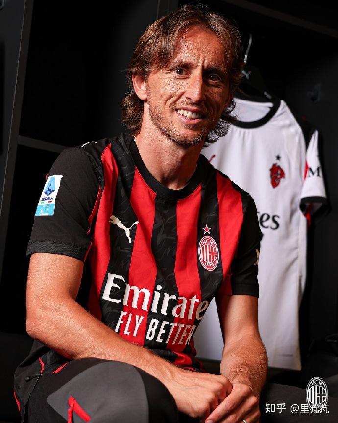 沪媒：柔佛48次射门无法叩开海港大门，替补门将陈威一战封神