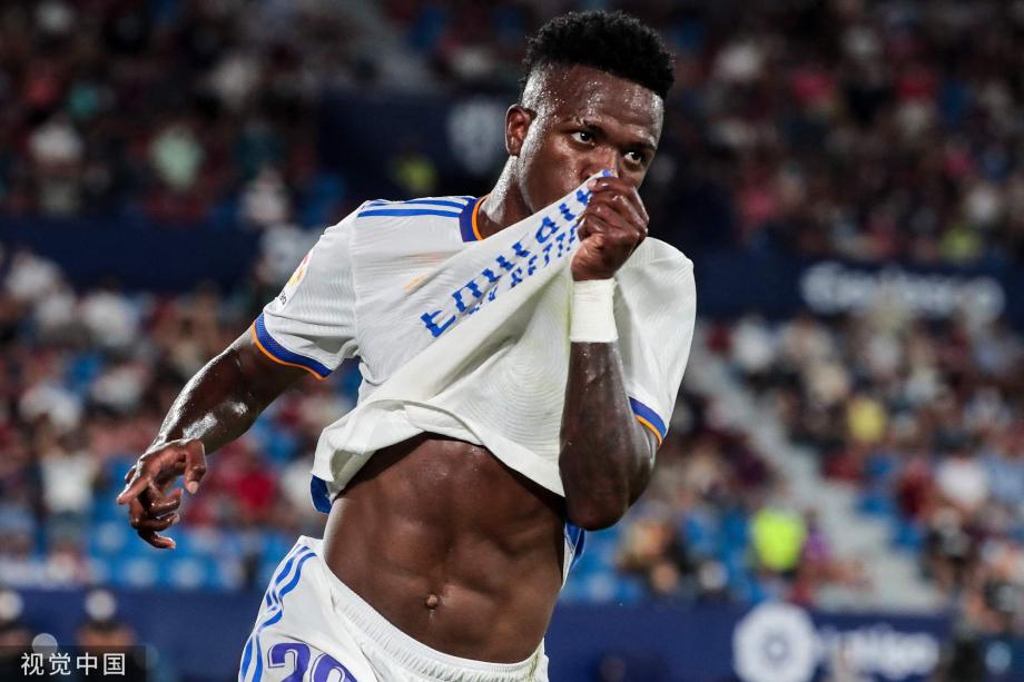 国乒8-2法国！混双+女单+男双全压制，梁靖崑领先被逆转该反思！