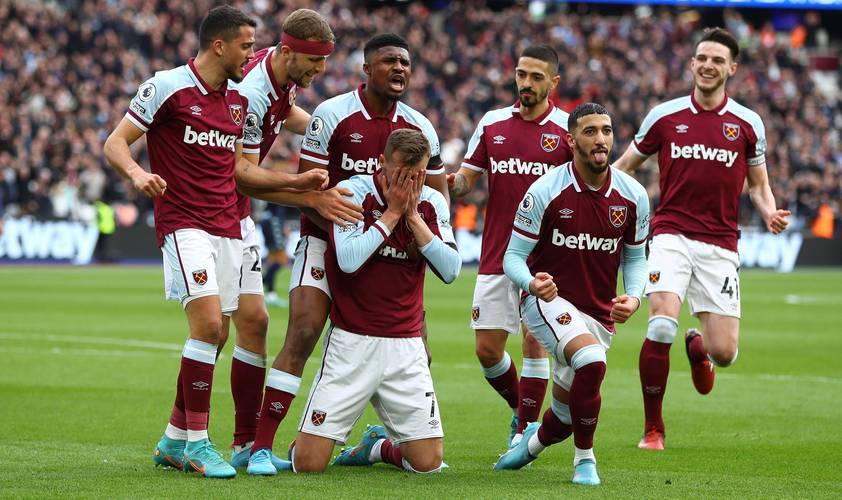 西媒：维尼修斯6场欧冠451分钟0进球，连续11场陷球荒