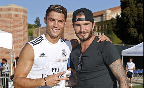 毛彪附体！四川一高校辅导员单刀面对大空门滑倒滚进球网