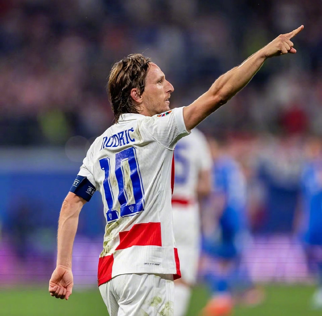 英媒：纽卡准备涨薪续约利夫拉门托，曼城仍将密切关注他