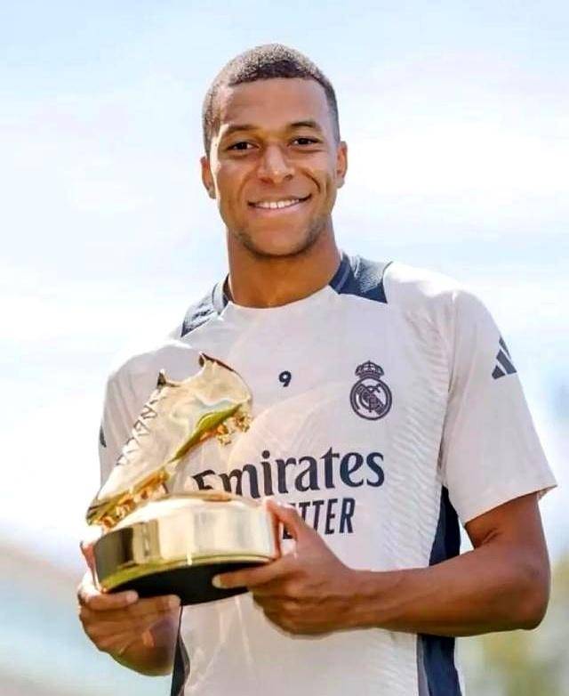 欧冠赛场精彩瞬间：巴萨2-1战胜尤文图斯,