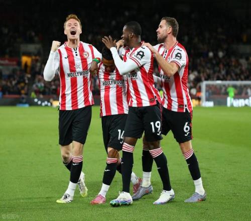 广东男篮101-75胜江苏肯帝亚，18岁小将王洪泽表现亮眼，攻防全面，被视为未来之星。